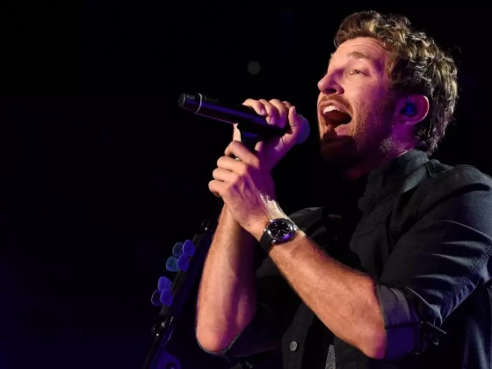 Brett Eldredge Holds Goats At The Fair With Victoria’s Secret Model (and possible new girlfriend)